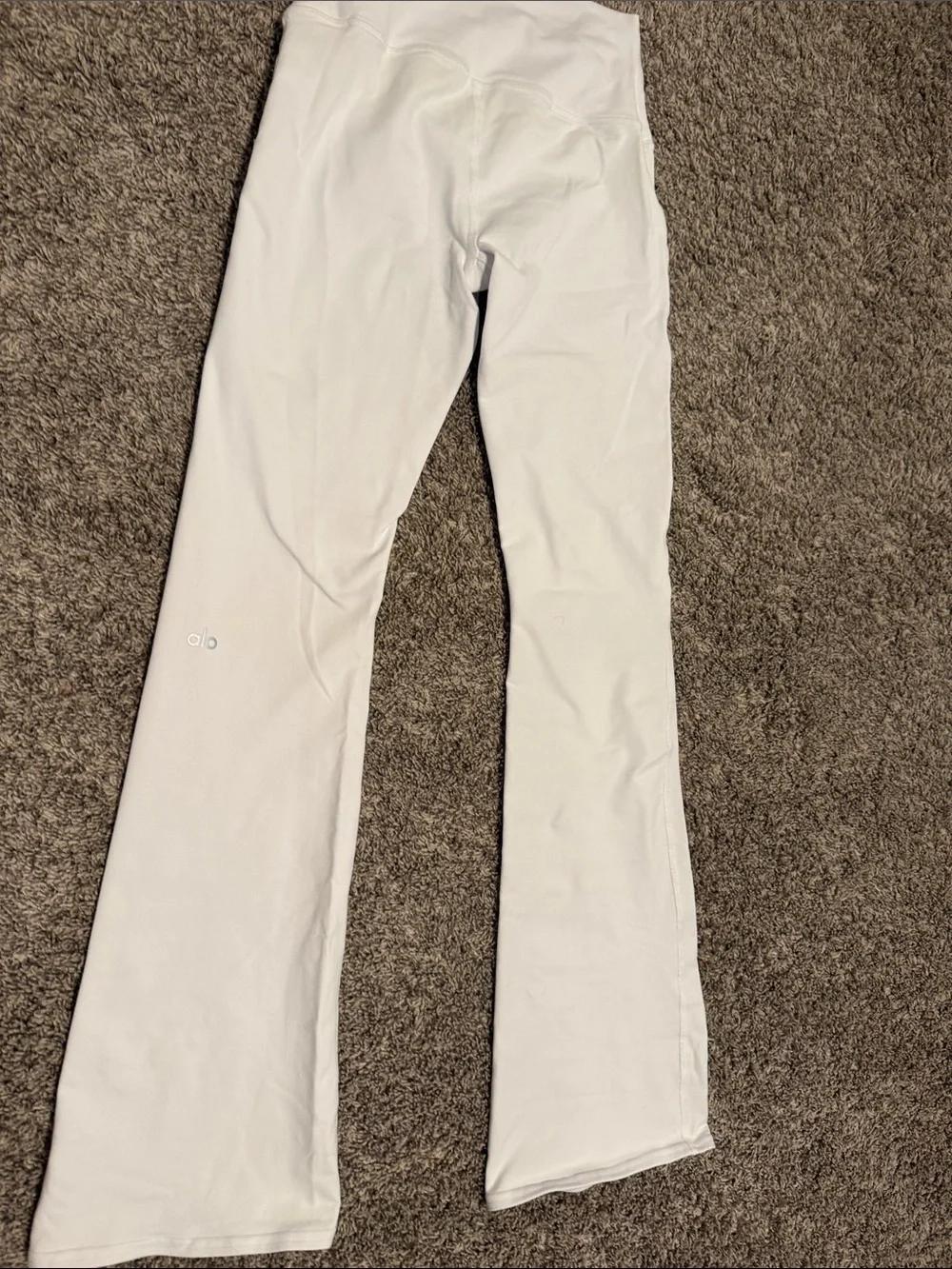 ALO Yoga soft white